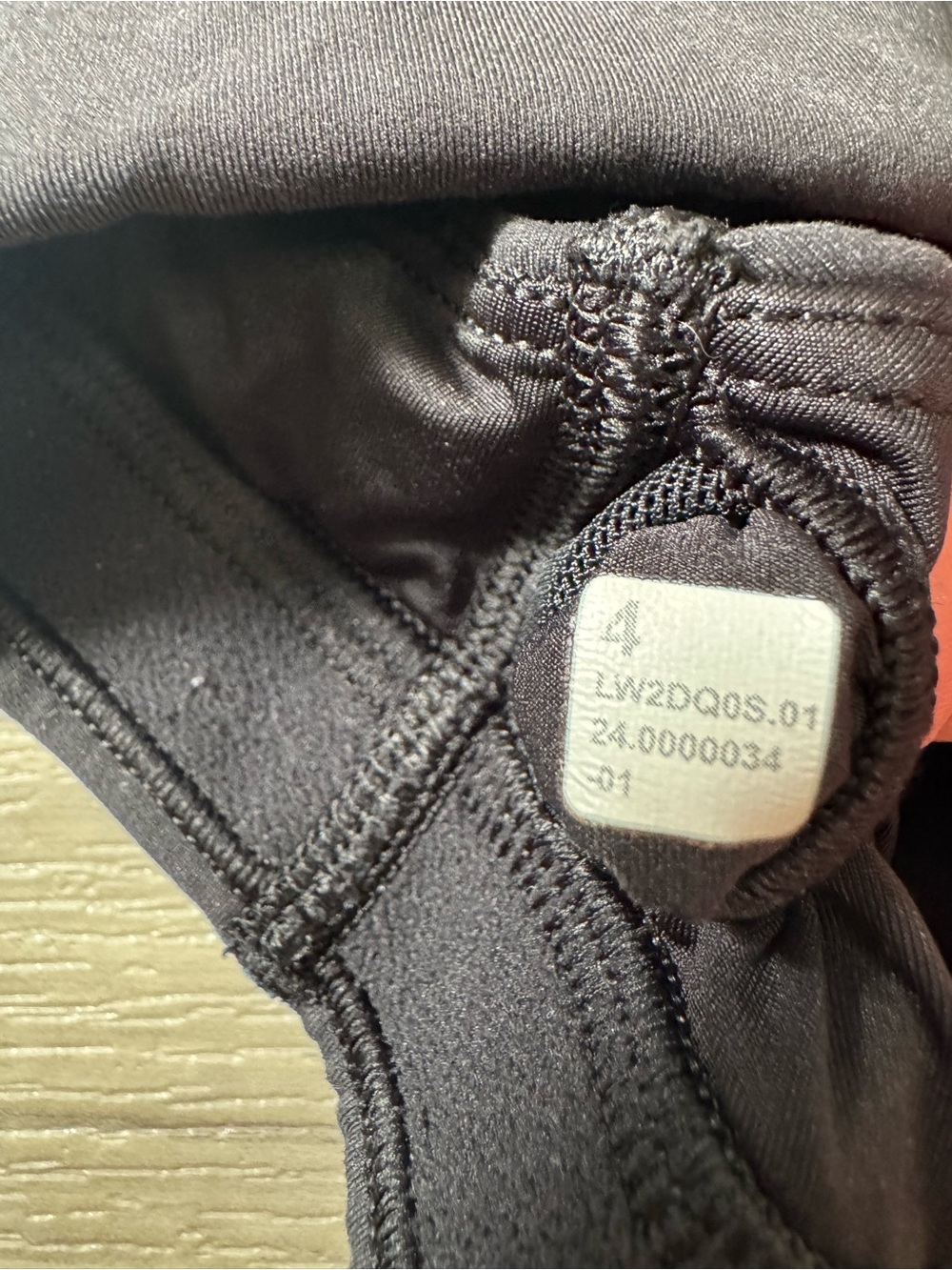 Lululemon Wunder Train Strappy Racer Bra in Black Light Support Size 4 - Picture 3 of 4
